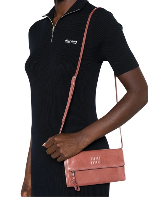 Pochette in pelle con dettaglio logo MIU MIU | 5MT0482A44F0405